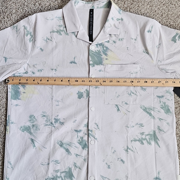 NWT Lululemon Athletica Airing Easy Short-Sleeve Snap Button Shirt - Size XL - Picture 10 of 11